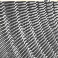 p.1 (Copertina) : Particolare della palettatura della controcassa di bassa pressione di una delle due turbine da 9600 kW in costruzione al CMI per l'AGIP - nucleare